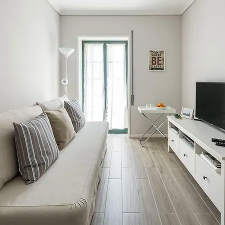 Apartment Train Flat
